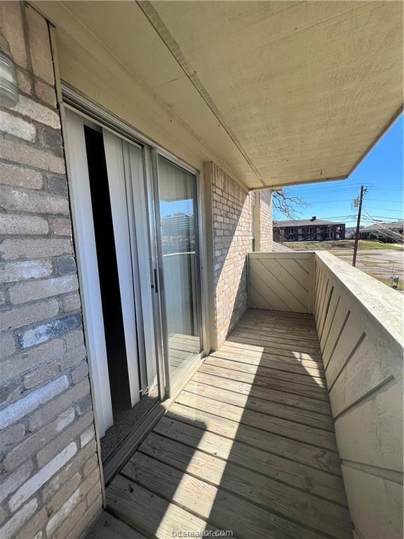 Building Photo - 906 Spring Loop