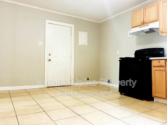 Building Photo - 1500 W Walnut Ave