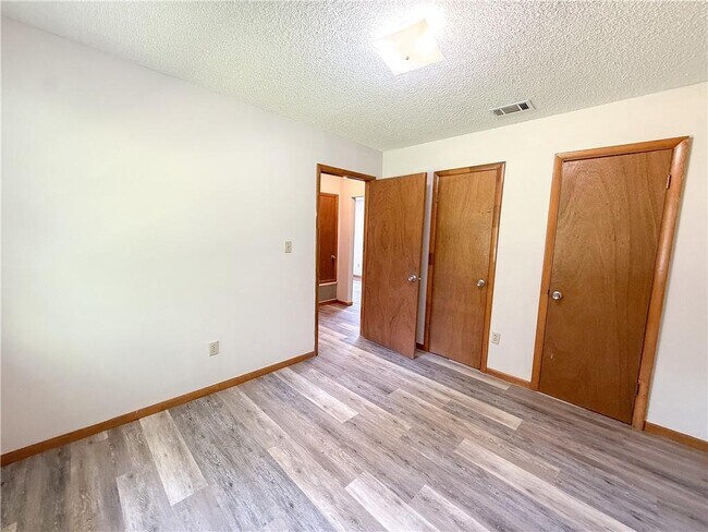 Building Photo - 736 Reynolds Ave