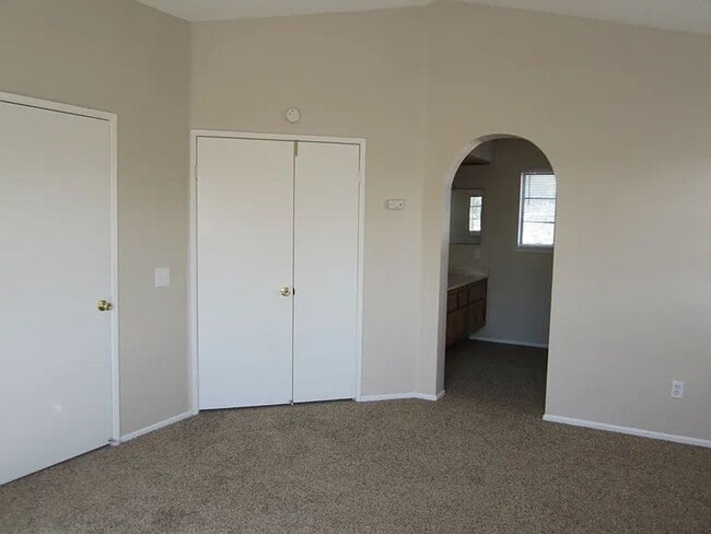 Building Photo - Nice 3 BR in Great MoVal Neighborhood