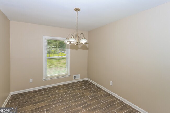Building Photo - 160 Allenwood Rd