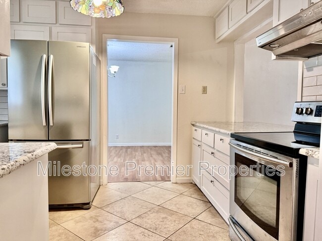 Building Photo - 2110 Oak Creek Cir