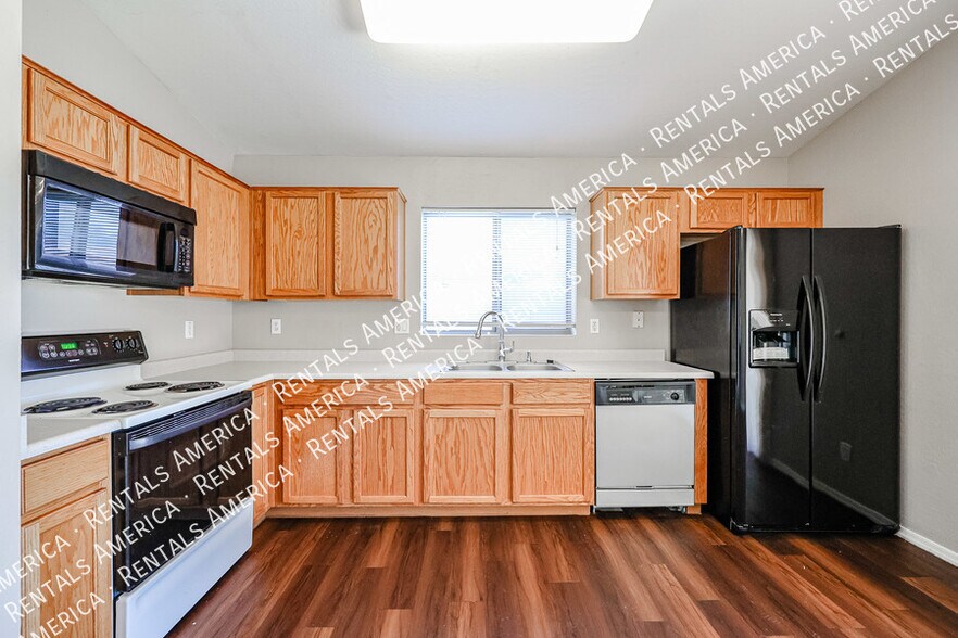 Building Photo - 6817 E Quiet Retreat