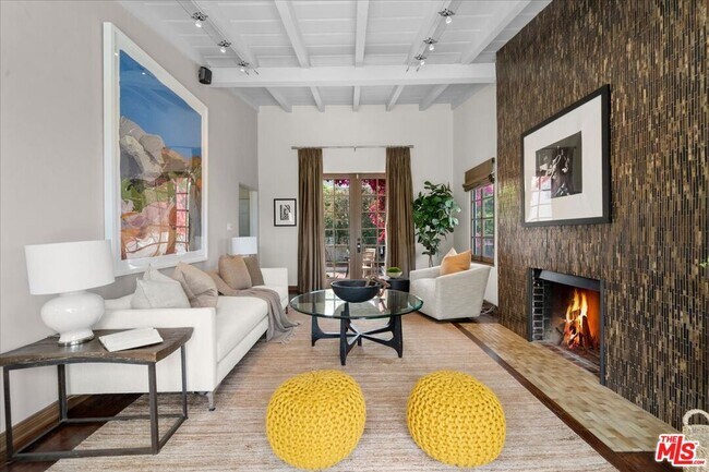 Building Photo - 3074 Lake Hollywood Dr