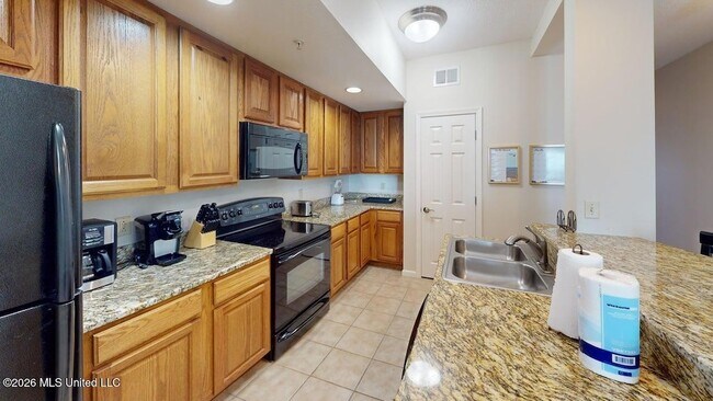 Building Photo - 2228 Beach Dr