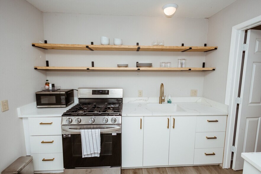 Building Photo - 3625 Maple Ave