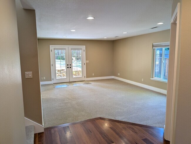 Building Photo - 4 Bed/2.5 Bath Multnomah Village Stunner w...