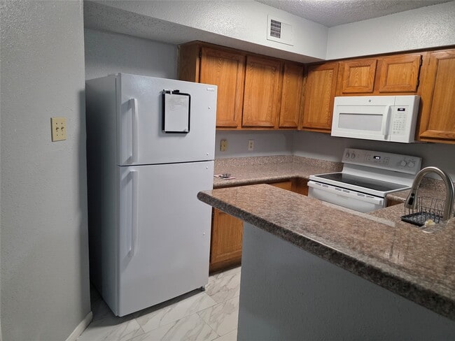 Building Photo - 2300 Old Spanish Trl