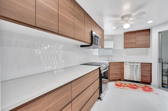 Building Photo - 3590 Via Poinciana
