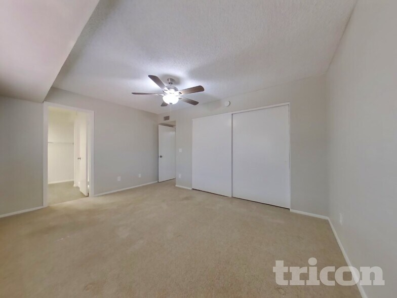 Building Photo - 1010 W Blackhawk Dr