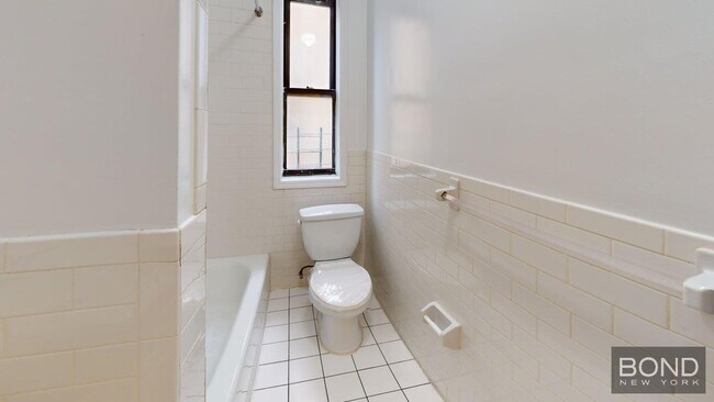 Building Photo - 620 W 171st St