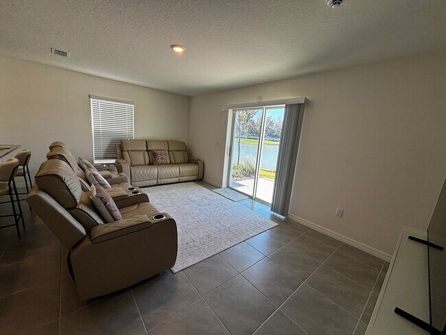 Building Photo - 520 US-1