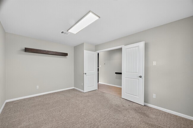 Building Photo - 718 Harvest Bluff Dr