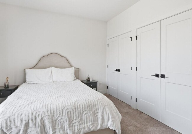 Building Photo - 1 Country Club Ct