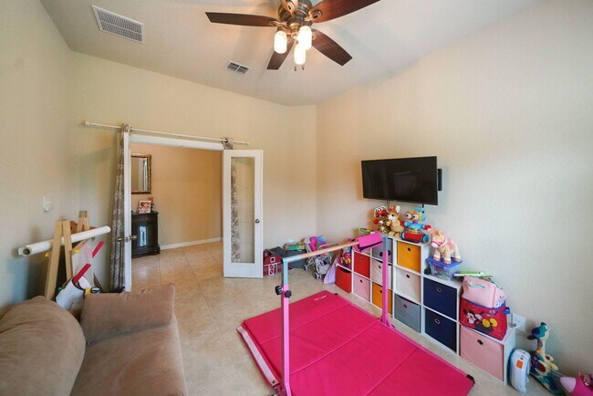 Building Photo - Executive-Style Home Now Available in Crossvine (Schertz) Realtor Commission: $750