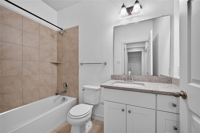 Building Photo - 7634 Leonardo Dr