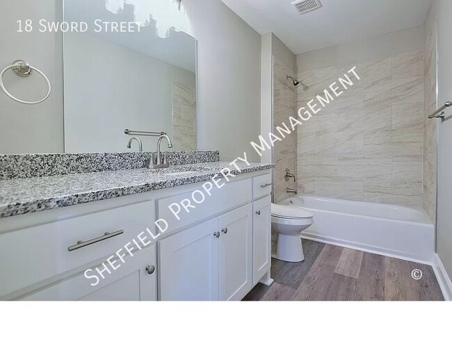 Building Photo - 18 Sword St