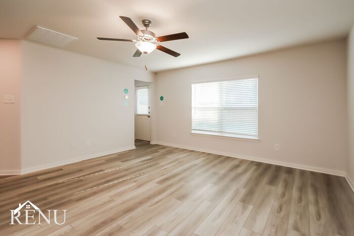 Building Photo - 10446 Sweetwater Creek Dr