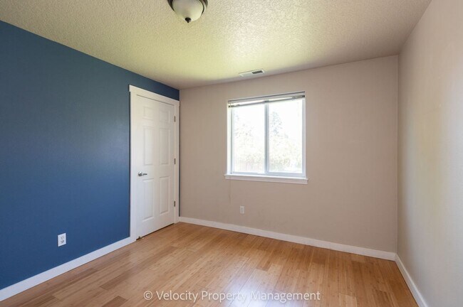 Building Photo - M511