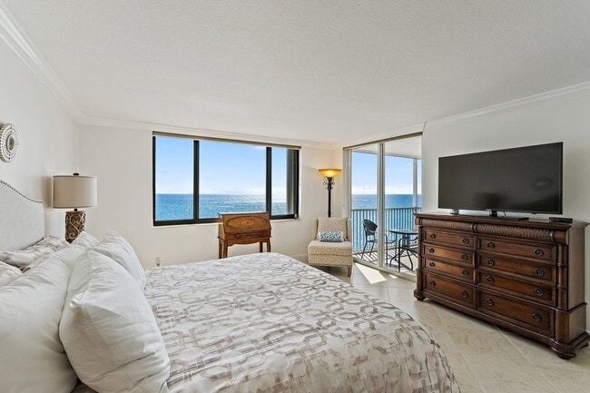 Building Photo - 840 Ocean Dr