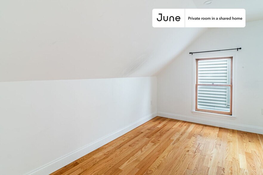 Building Photo - Room in Shared 6 bed/2 bath home