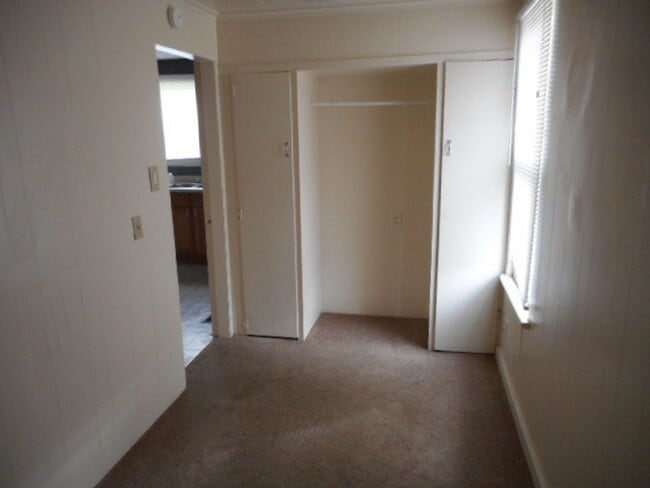 Building Photo - 2 BR Apartment Near University of Saint Fr...