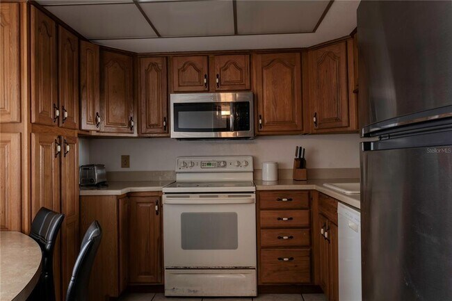 Building Photo - 2620 Cove Cay Dr