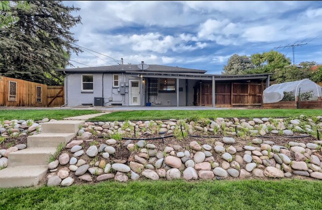 Building Photo - 4760 E Colorado Ave