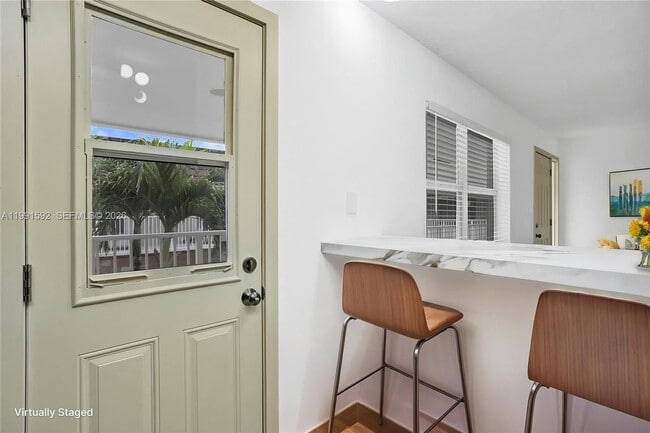 Building Photo - 5325 SW 77th Ct