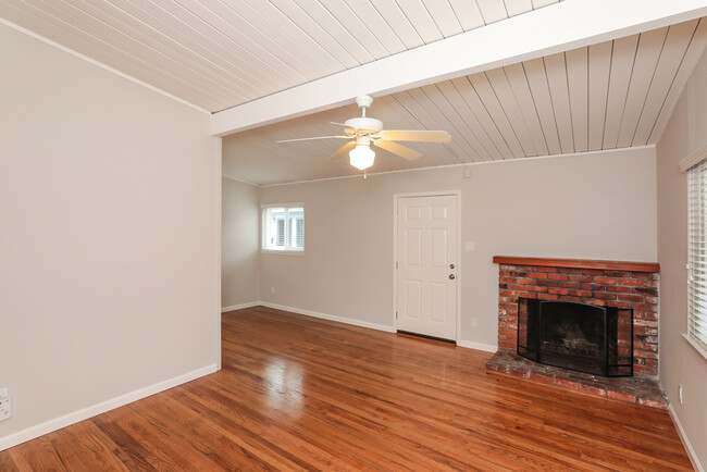 Living room entry & dining area - 3321 Alma St