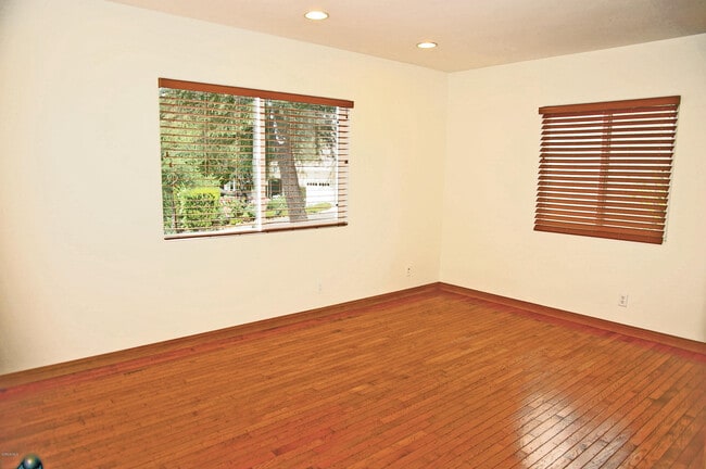 Building Photo - 268 Lake Sherwood Dr