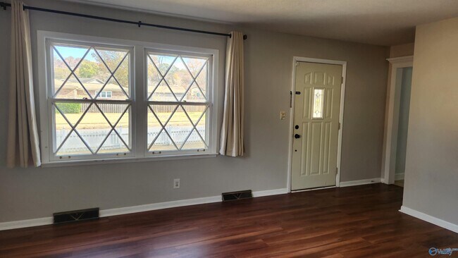 Building Photo - 11402 Hillwood Dr SE