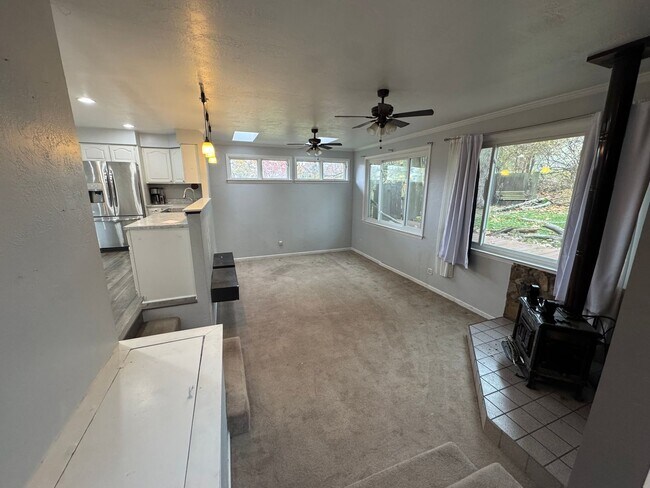 Building Photo - Spacious Private Oasis - 3 Bedroom 2 Bathr...