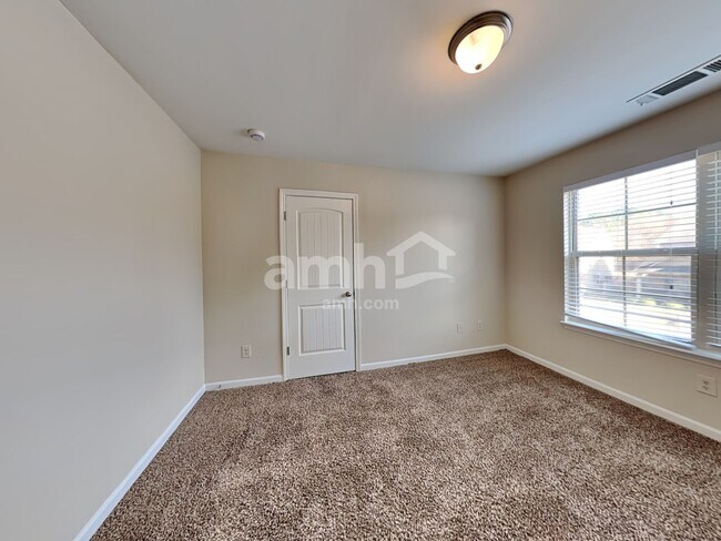 Building Photo - 812 Whitfield Oak Rd