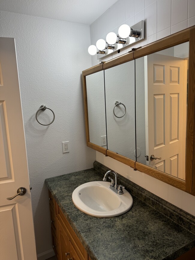 large bath - 94848 Ramblewood Ln