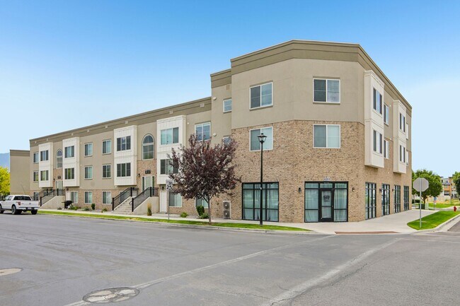 Building Photo - 734 E 500 S