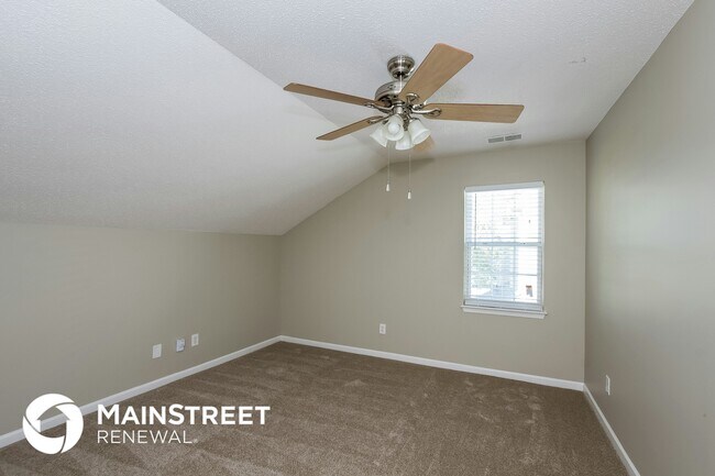 Building Photo - 2120 Highland Park Dr