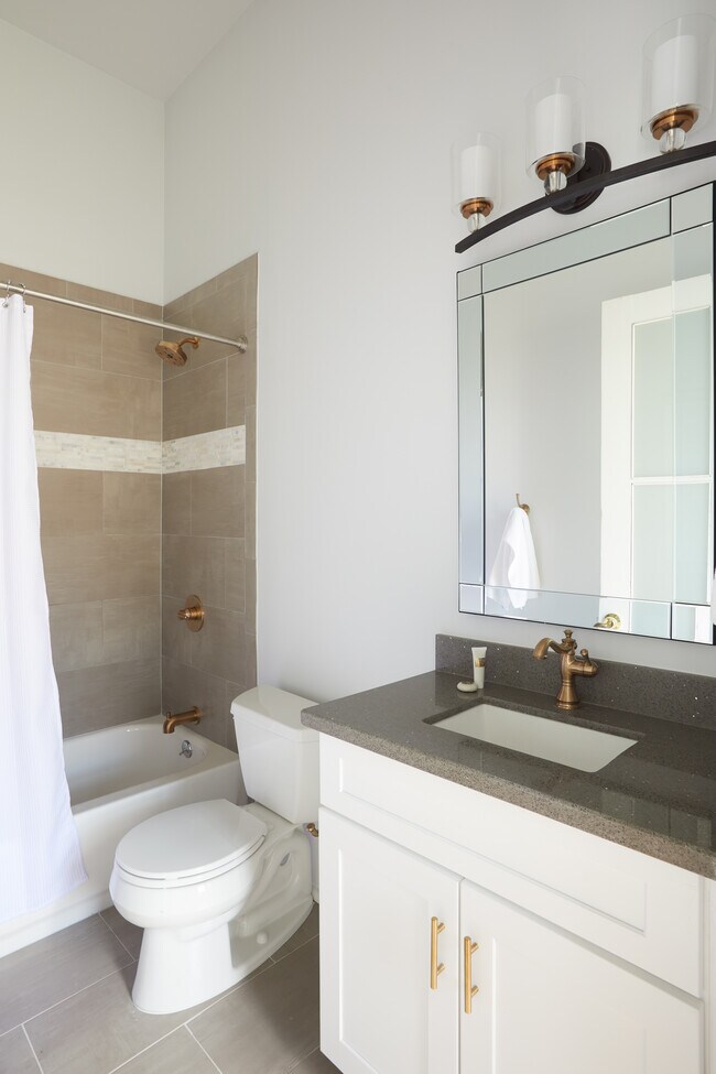 Building Photo - 4856 Magazine St