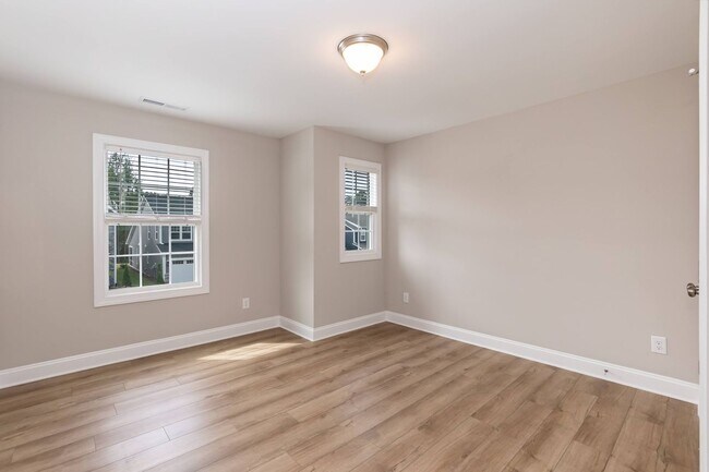 Building Photo - 1014 Greatland Rd