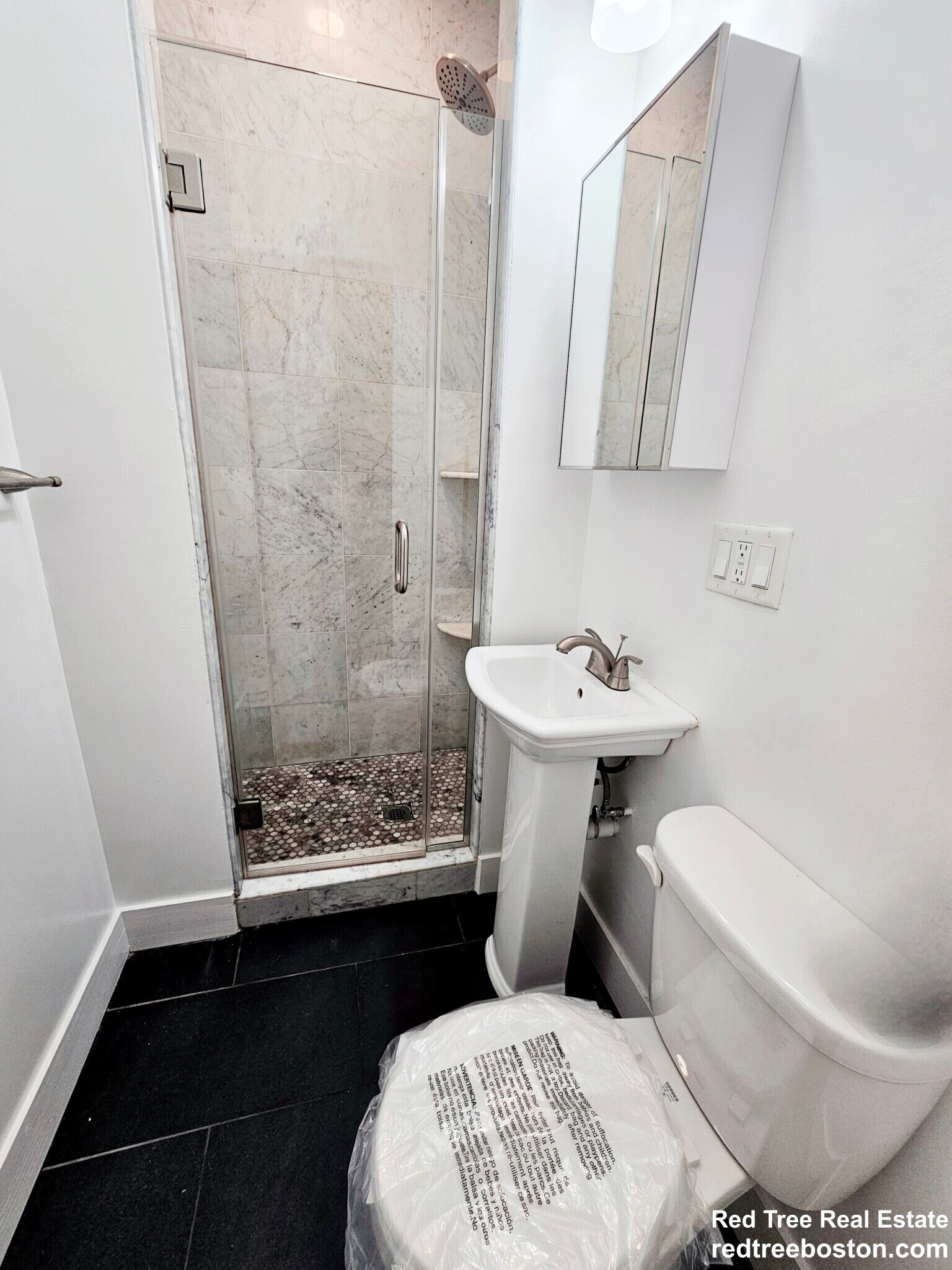 Building Photo - 24 Phillips St