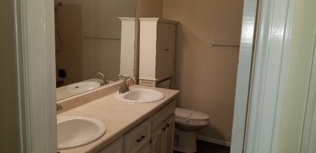 Building Photo - 3420 Clubheights Dr