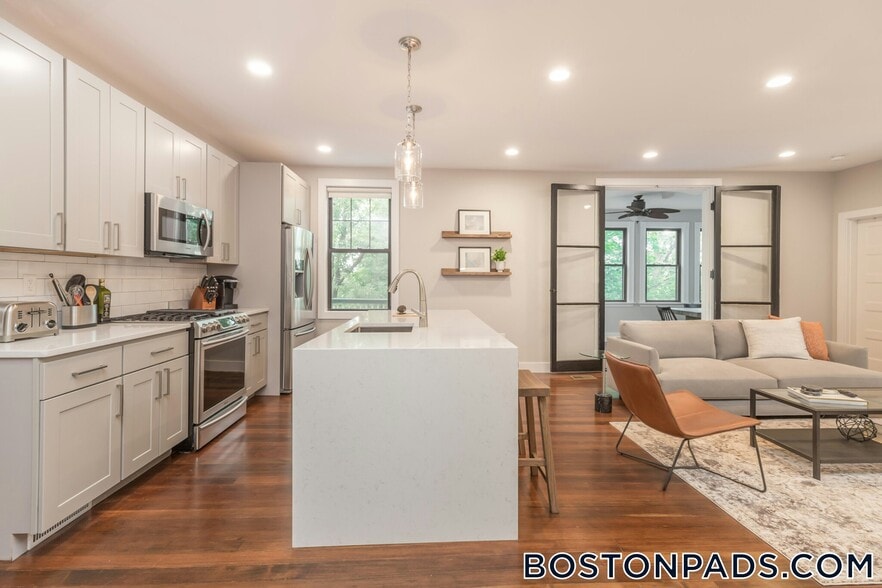 Building Photo - 65 Beech Glen St