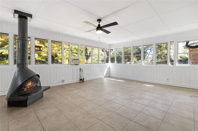Building Photo - 2958 Harcourt Dr