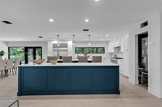 Building Photo - 6900 SW 136th St