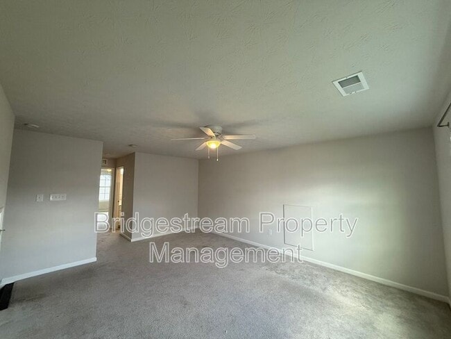 Building Photo - 2194 Schmidt Dr W