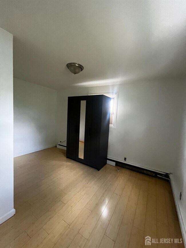 Building Photo - 31 Duclos Ln