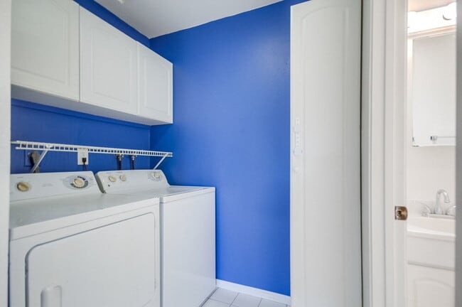 Building Photo - Charming 2BR Home with Attached Garage, Private Patio and a Friendly Community!