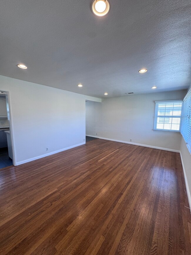 Living/Dining room - 5845 Sunfield Ave