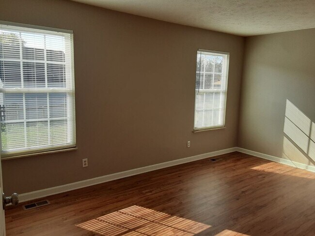 Building Photo - Great Home on corner lot in prime location in Knoxville