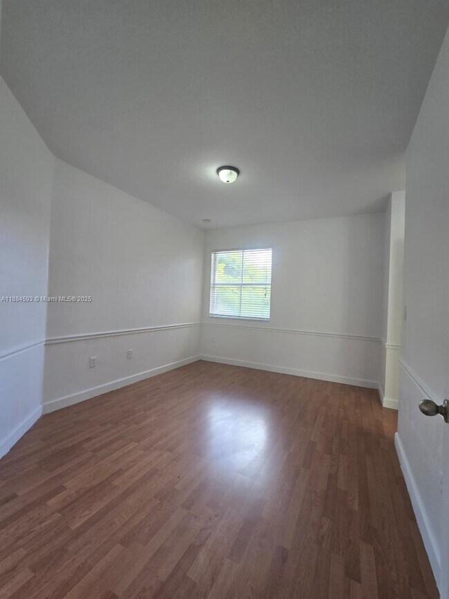 Building Photo - 1398 NE 33rd Ave